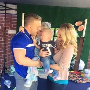 Meet your Posher, Dustin